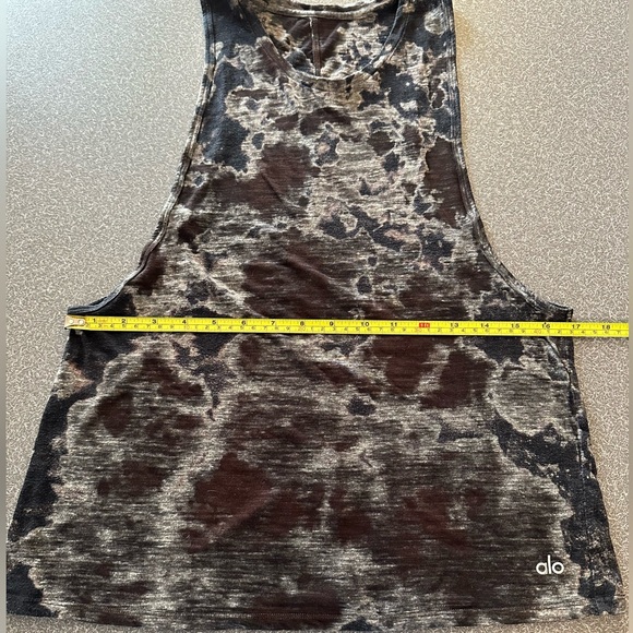 Alo Yoga Women’s Acid-Wash Muscle Tank / Crop Top – Raw Edge, Deep Armholes - Picture 4 of 5